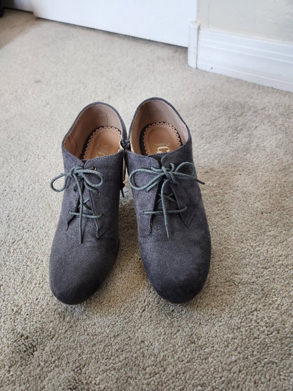Preppy crushed velvet Gray heels